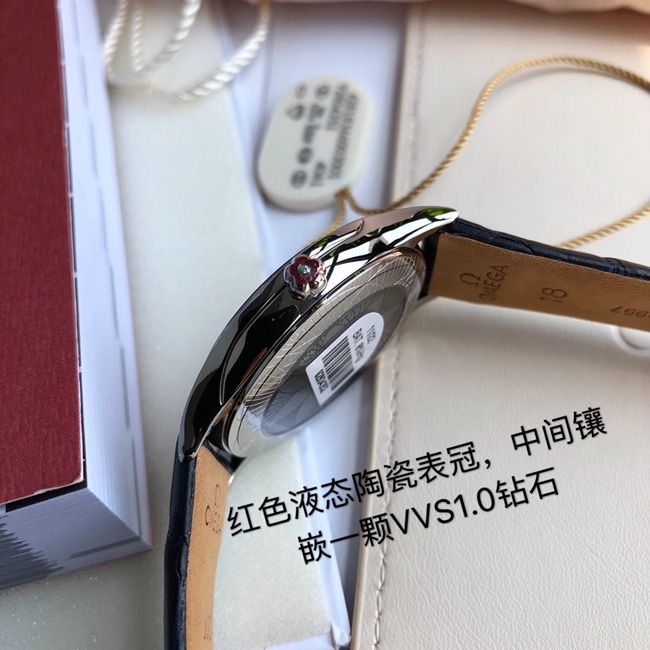 顶级复刻原单手表欧米茄女款蓝盘蓝带真金真钻蝶飞系列石英皮带手表侧面图