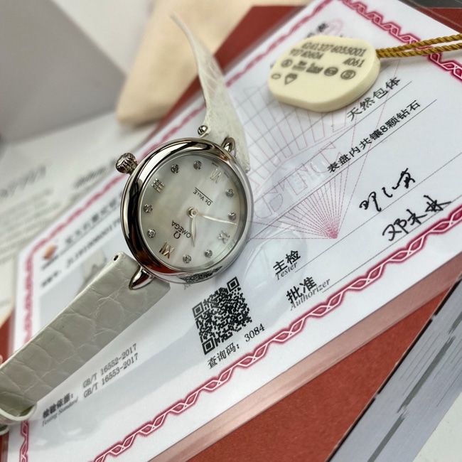 顶级复刻原单手表欧米茄女款白盘皮带真金真钻石英蝶飞系列石英手表正面图