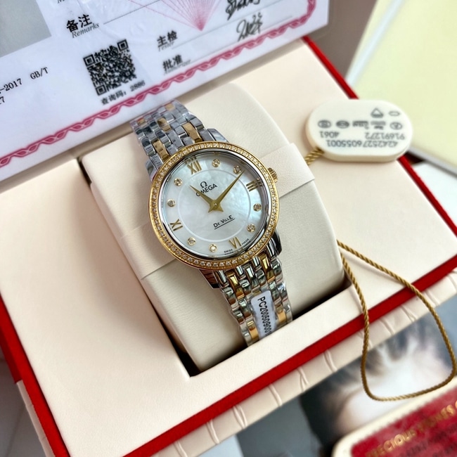 顶级复刻原单手表欧米茄女款白盘间金带真金真钻石英蝶飞典雅系列手表正面图