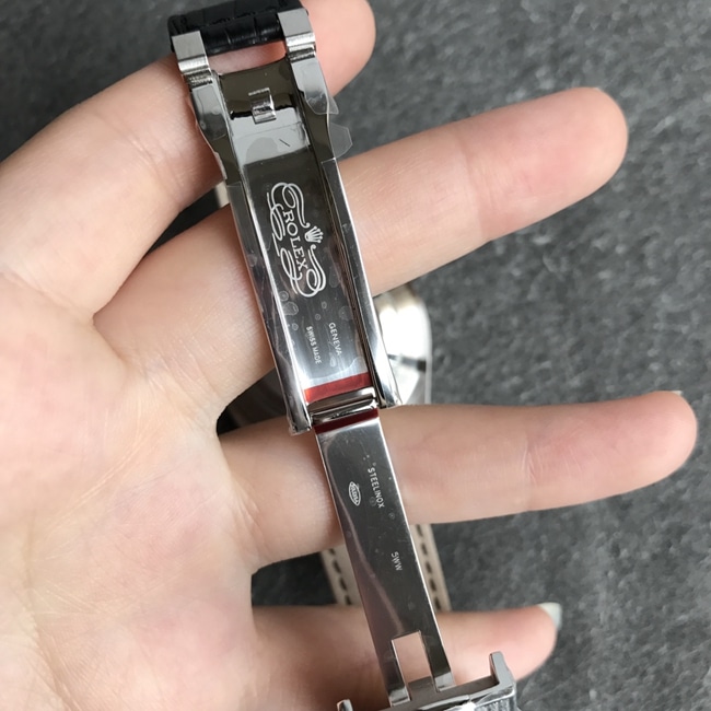 顶级复刻手表劳力士男款灰盘黑带日志系列满天星自动机械鳄鱼皮带手表表扣图