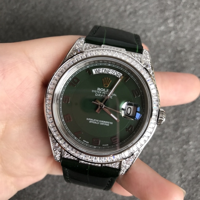 顶级复刻手表劳力士男款绿盘黑带满天星日志型系列全自动机械皮带手表正面图