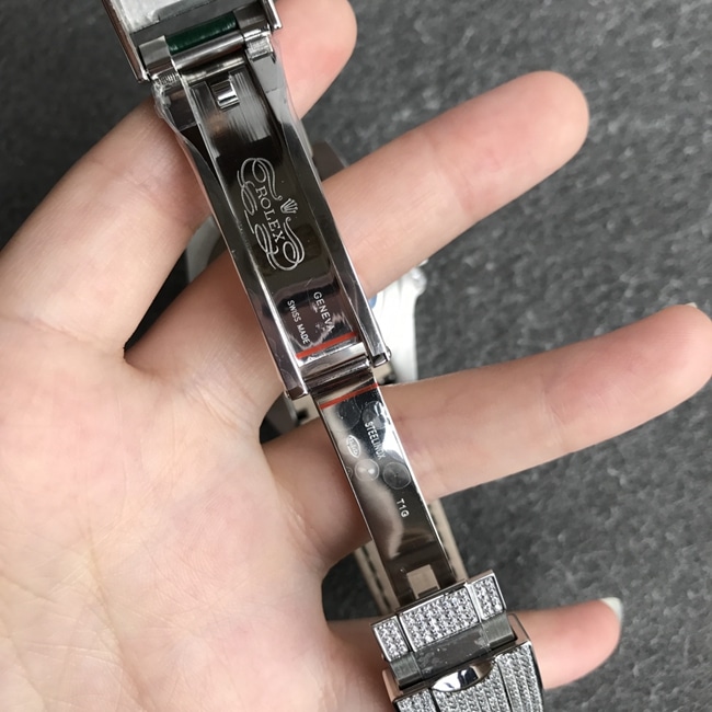 顶级复刻手表劳力士男款黑盘绿带自动机械皮带v3版潜航者系列手表表扣图