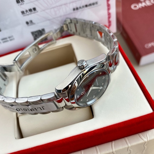 顶级复刻原单手表欧米茄女款石英海马系列真金真钻手表侧面图