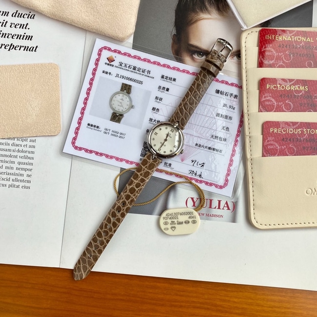 顶级复刻原单手表欧米茄女款白盘棕带蝶飞系列真金真钻石英手表正面图