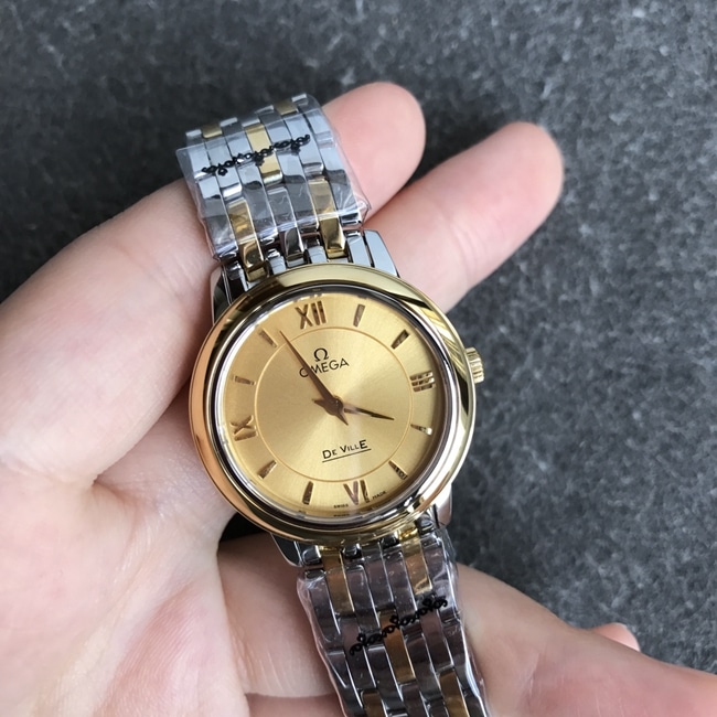 DK厂顶级复刻欧米茄复刻手表女款金盘间金带蝶飞系列石英手表正面图
