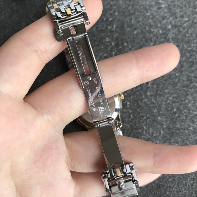 DK厂顶级复刻欧米茄高仿手表女款白盘金钢带新款石英蝶飞系列手表表扣图