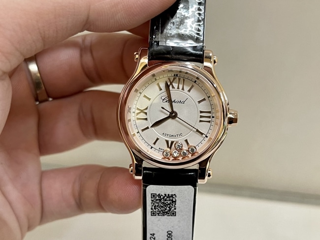 真金真钻顶级复刻手表萧邦女款白盘黑带快乐钻系列18k玫瑰金机械皮带手表正面图
