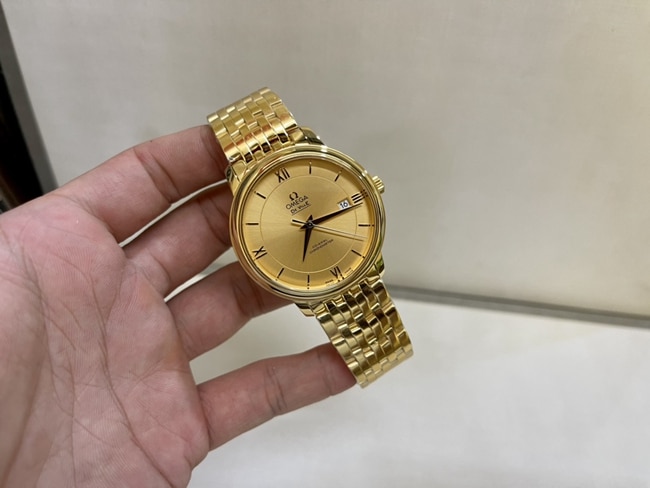顶级复刻手表欧米茄男款金盘金钢带蝶飞系列41mm天然真钻机械手表正面图