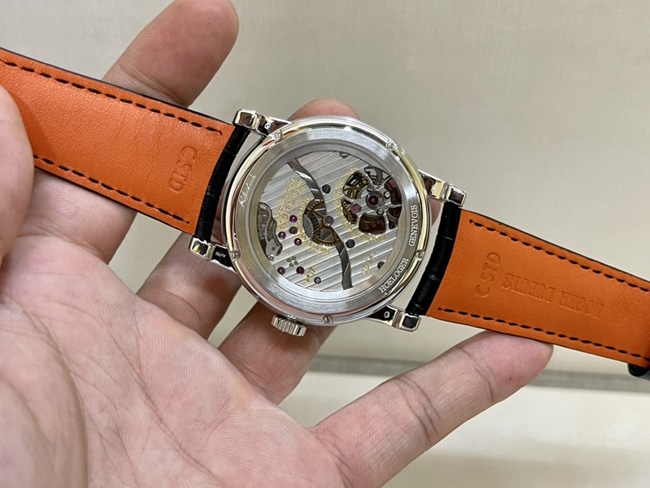 顶级复刻手表罗杰杜彼男款白盘黑带18k白金陀飞轮机械皮带手表机芯图