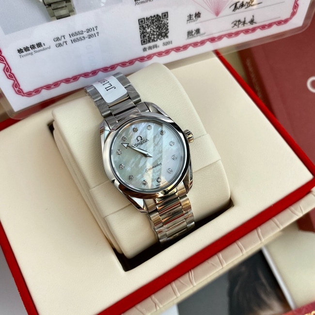 顶级复刻原单手表欧米茄女款蓝盘钢带石英海马系列真金真钻手表正面图