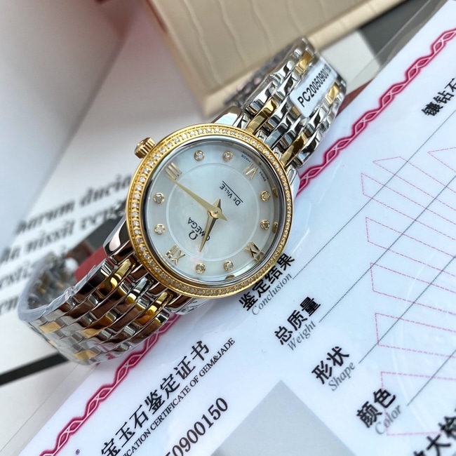 顶级复刻原单手表欧米茄女款白盘间金带真金真钻石英蝶飞典雅系列手表正面图