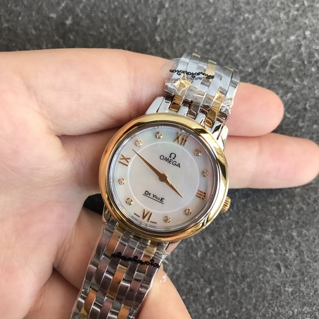 DK厂顶级复刻欧米茄精仿手表女款白盘蝶飞系列石英钢带手表正面图