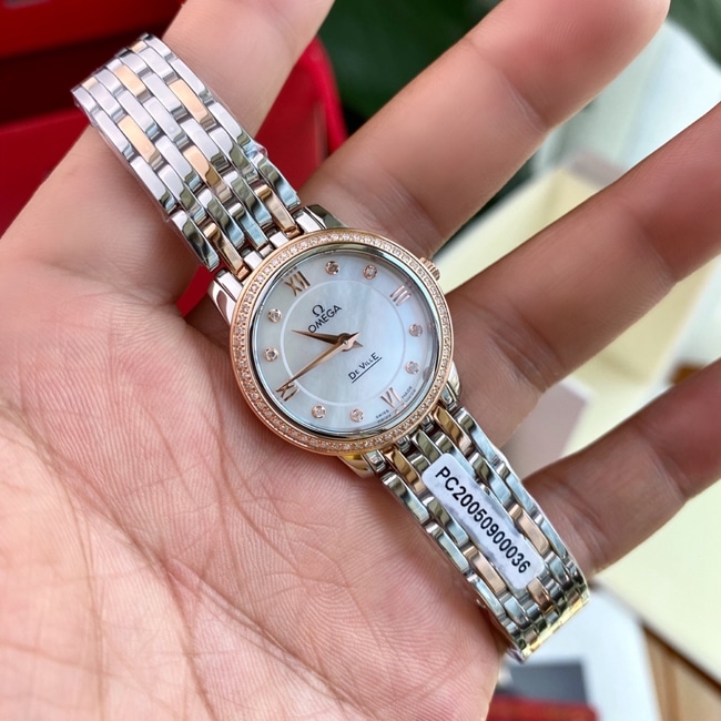 顶级复刻原单手表欧米茄女款白盘真金真钻蝶飞系列石英手表正面图