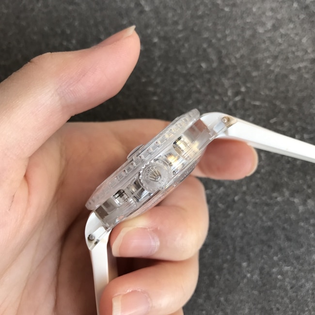 顶级复刻劳力士男款蓝盘橡胶带水晶系列全自动机械手表侧面图