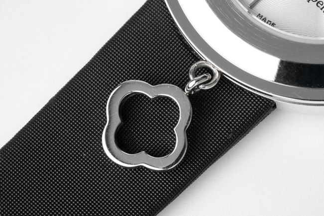 顶级复刻梵克雅宝女款白盘黑带石英皮带手表细节图