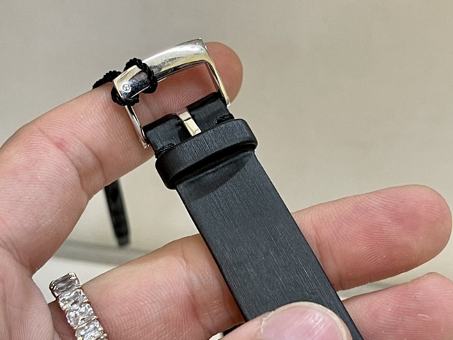 zf厂顶级复刻伯爵精仿手表女款白盘黑带南非真钻皮带石英手表表扣图