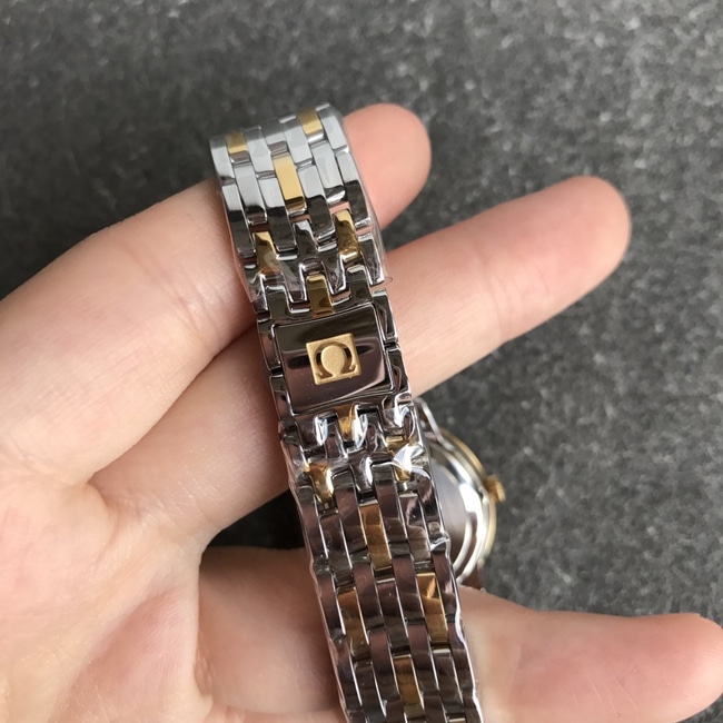 DK厂顶级复刻欧米茄复刻手表女款金盘间金带蝶飞系列石英手表表扣图