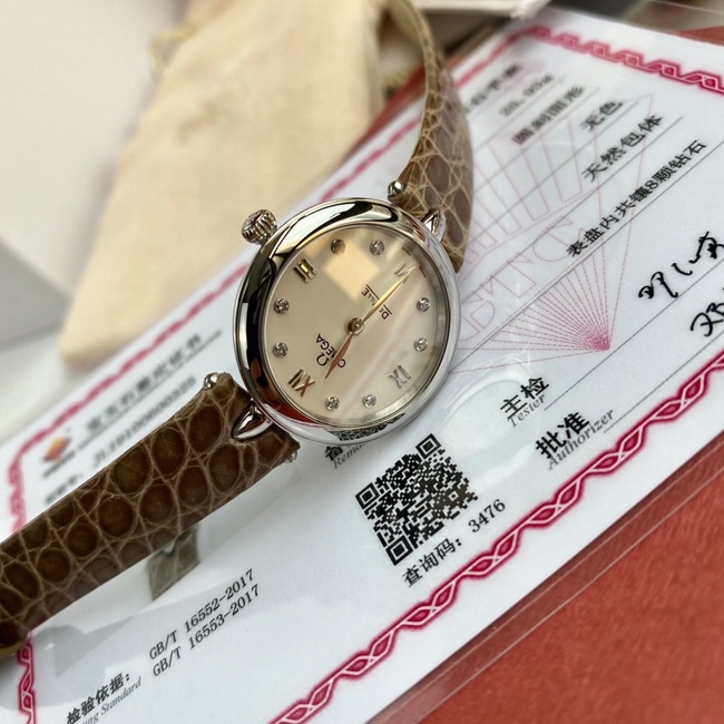 顶级复刻原单手表欧米茄女款白盘棕带蝶飞系列真金真钻石英手表正面图