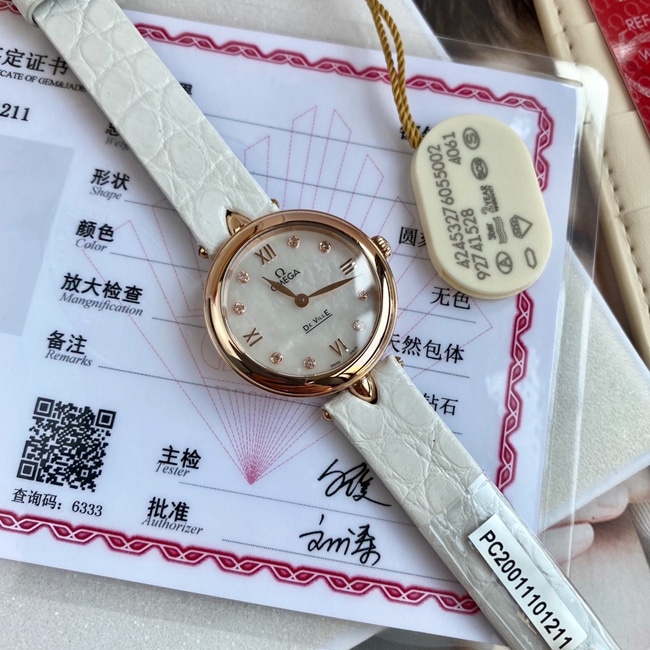 顶级复刻原单手表欧米茄女款白盘真金真钻蝶飞系列石英皮带手表正面图