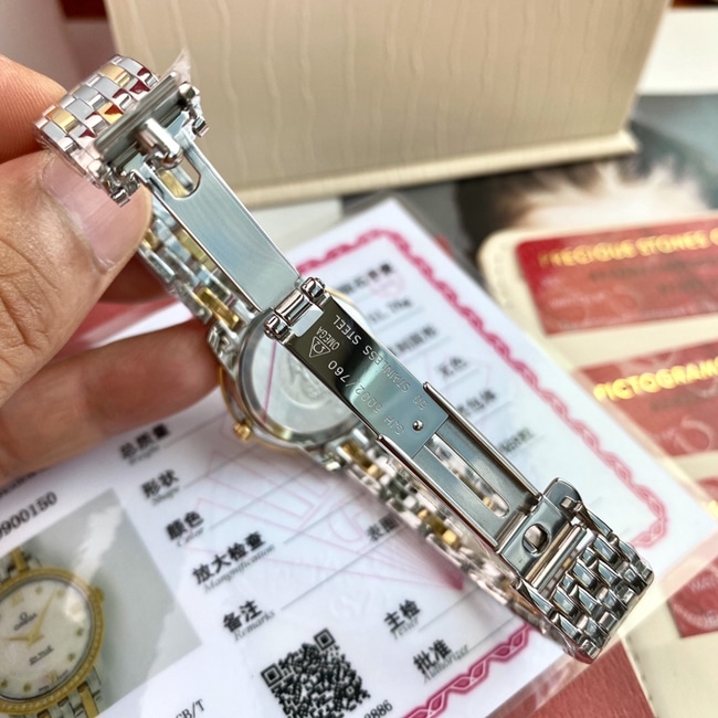 顶级复刻原单手表欧米茄女款白盘间金带真金真钻石英蝶飞典雅系列手表表扣图