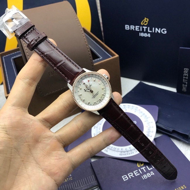 顶级复刻原单手表百年灵女款白盘棕带自动机械航空计时系列皮带手表正面图
