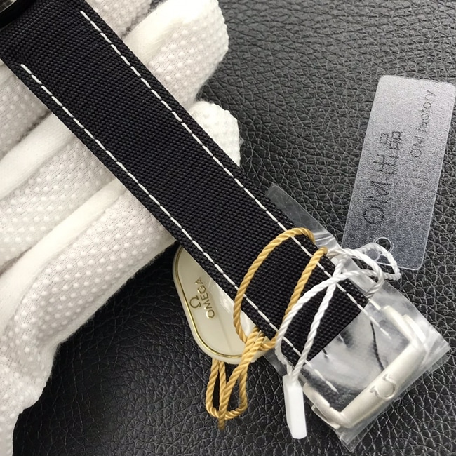 OM厂顶级复刻欧米茄史努比 V2升级版男款白盘尼龙带自动机械手表表扣图