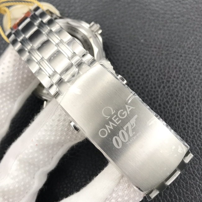 OR厂顶级复刻欧米茄男款黑盘钢带海马300米自动机械手表表扣图