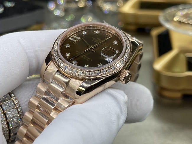 顶级复刻手表劳力士女款灰盘金带18k玫瑰金真金真钻手表细节图