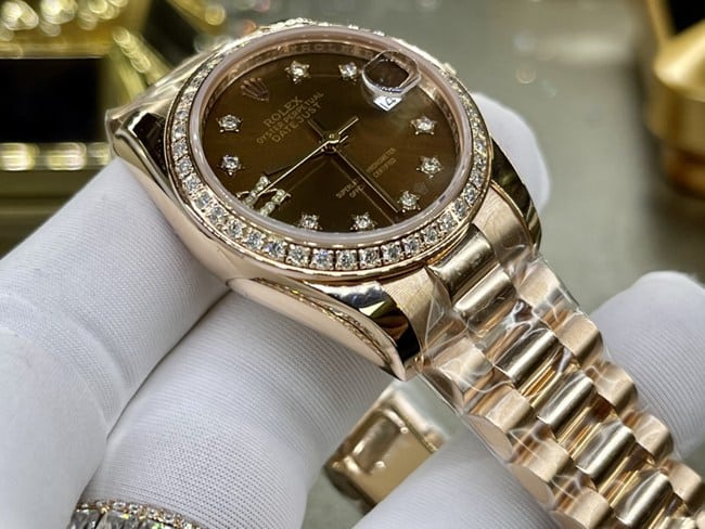 顶级复刻手表劳力士女款灰盘金带18k玫瑰金真金真钻手表细节图