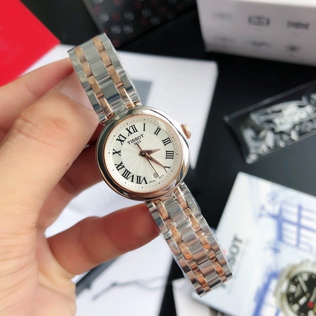 顶级复刻原单天梭手表嘉丽系列女款白盘玫瑰间金带石英手表正面图