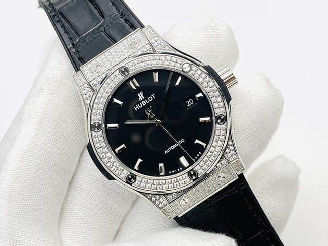 顶级复刻手表宇舶Big Bang Sang Bleu系列V3升级版男款黑盘黑带机械皮带手表正面图