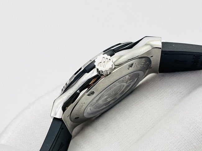 顶级复刻手表宇舶Big Bang Sang Bleu系列V3升级版男款黑盘黑带机械皮带手表侧面图