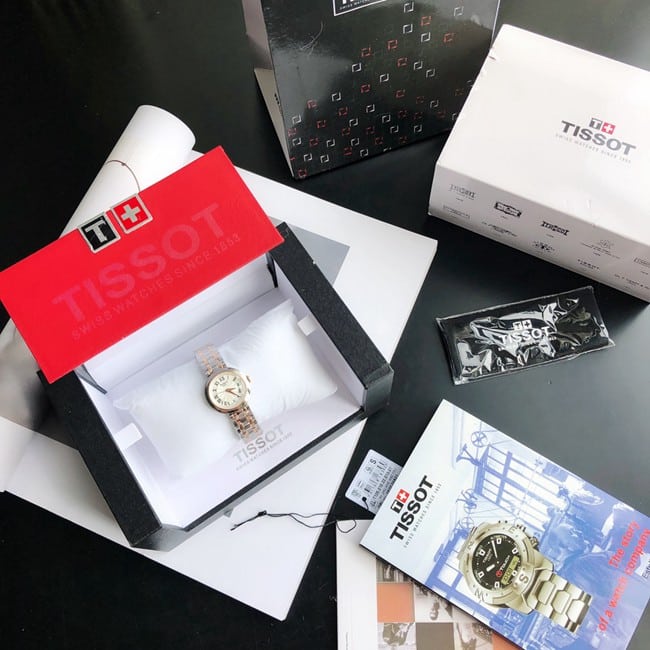 顶级复刻原单天梭手表嘉丽系列女款白盘玫瑰间金带石英手表正面图
