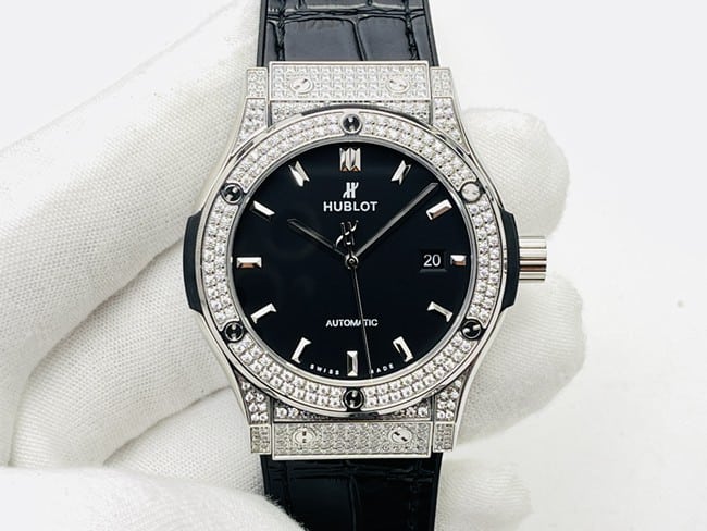 顶级复刻手表宇舶Big Bang Sang Bleu系列V3升级版男款黑盘黑带机械皮带手表正面图