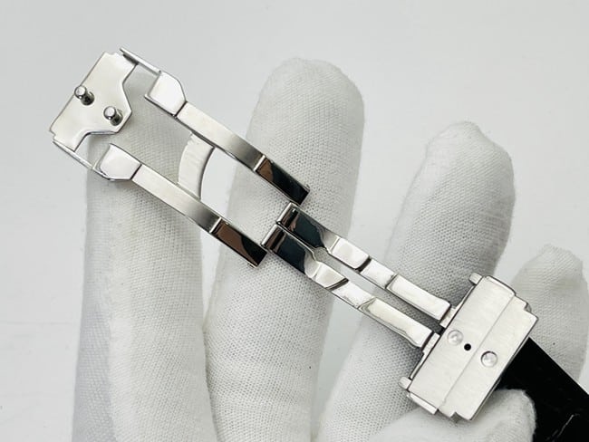 顶级复刻手表宇舶Big Bang Sang Bleu系列V3升级版男款黑盘黑带机械皮带手表表扣图