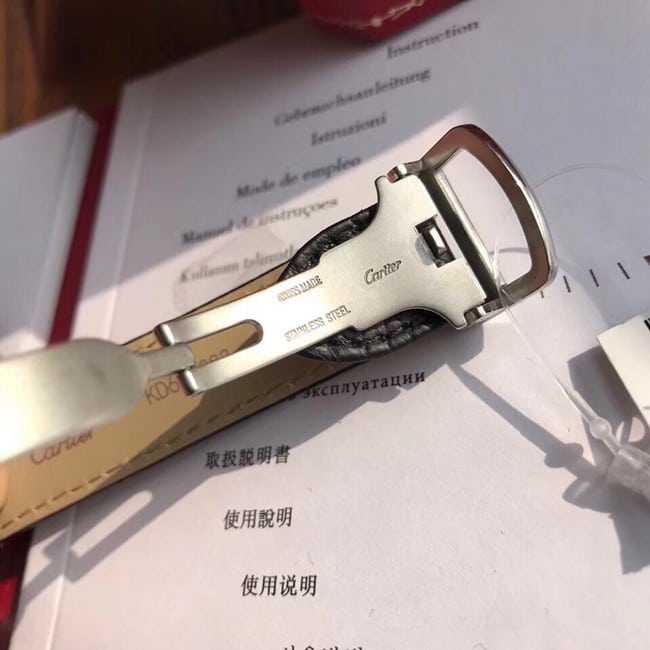 顶级复刻原单手表卡地亚女装坦克系列白盘黑带石英皮带手表表扣图