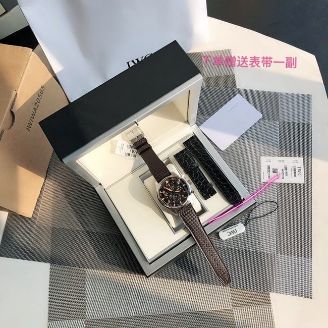 顶级复刻原单手表万国男装黑盘棕带飞行员计时自动机械手表正面图