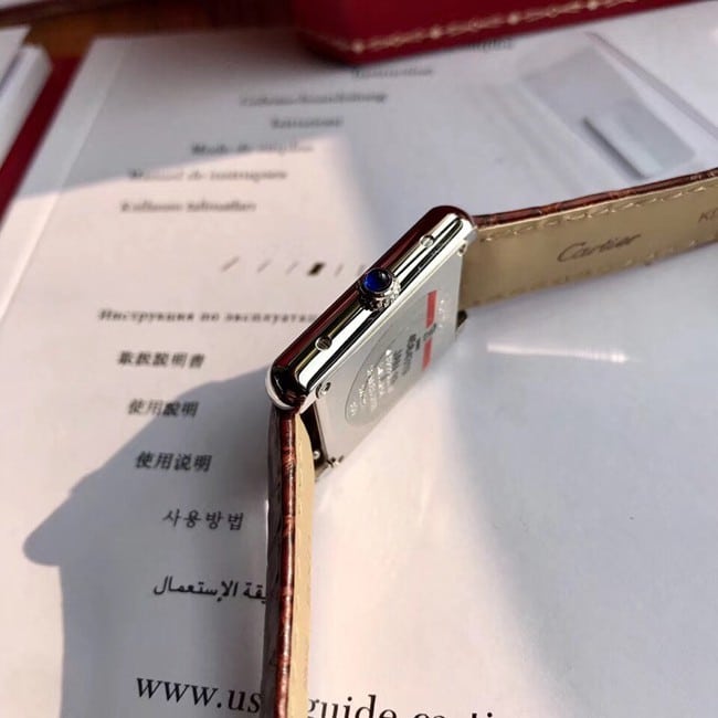 顶级复刻原单手表卡地亚女士坦克系列白盘棕带石英皮带手表侧面图
