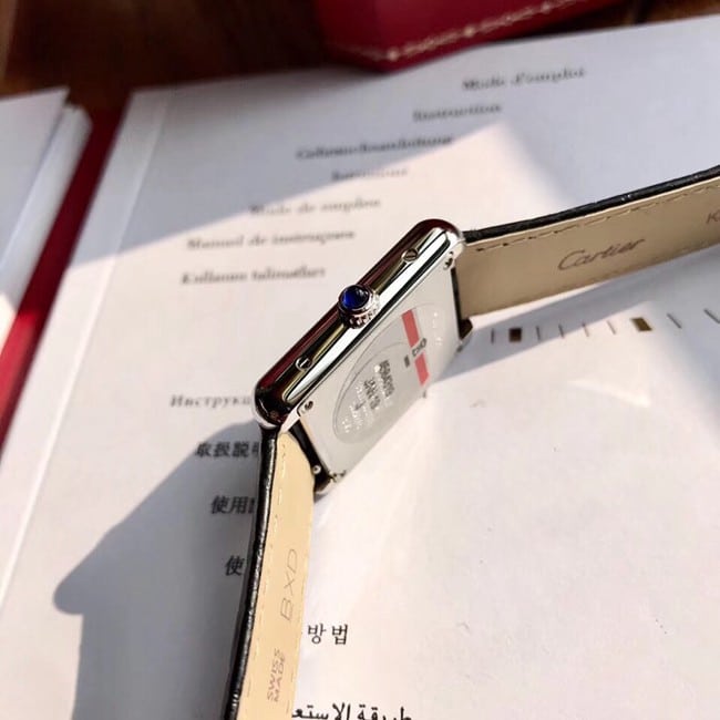 顶级复刻原单手表卡地亚女装坦克系列白盘黑带石英皮带手表侧面图