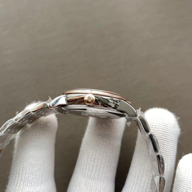 顶级复刻手表欧米茄女款白盘间金带蝶飞系列手表侧面图