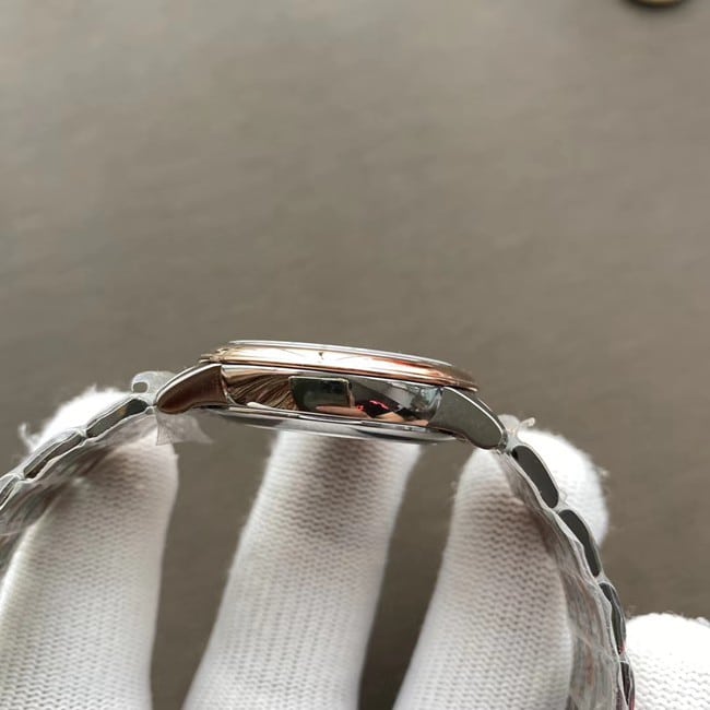 顶级复刻手表欧米茄女款白盘间金带蝶飞系列手表侧面图