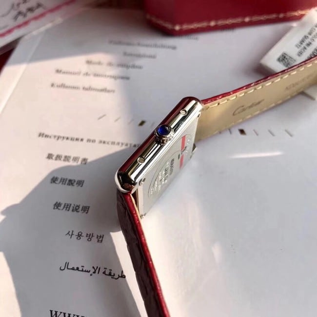 顶级复刻原单手表卡地亚白盘红带坦克系列女款石英手表侧面图