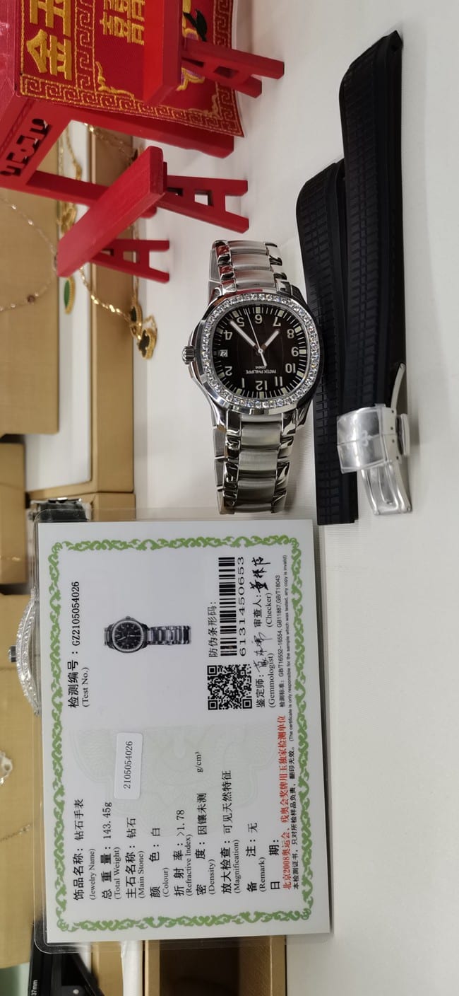 顶级复刻手表百达翡丽全自动机械男款黑盘橡胶带手雷系列真金真钻手表正面图
