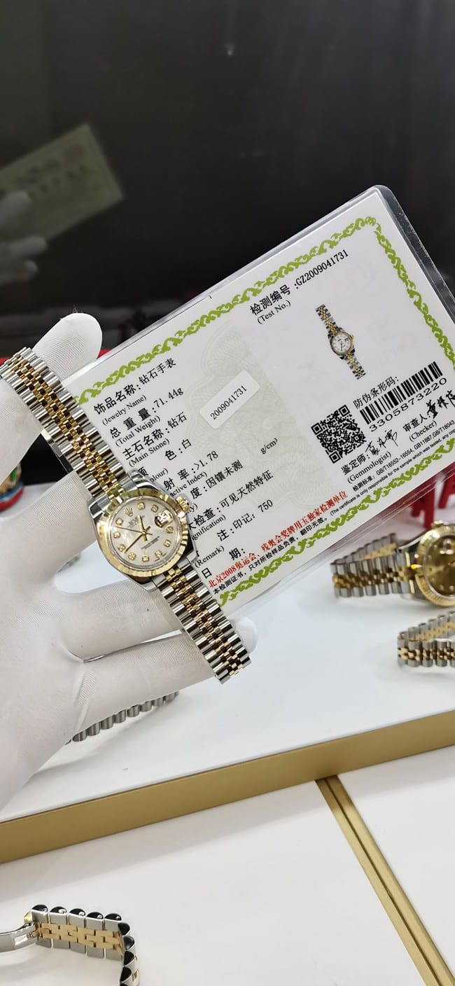 劳力士顶级复刻手表经典间金星期日志型男装白盘间金带全自动机械真金真钻手表正面图