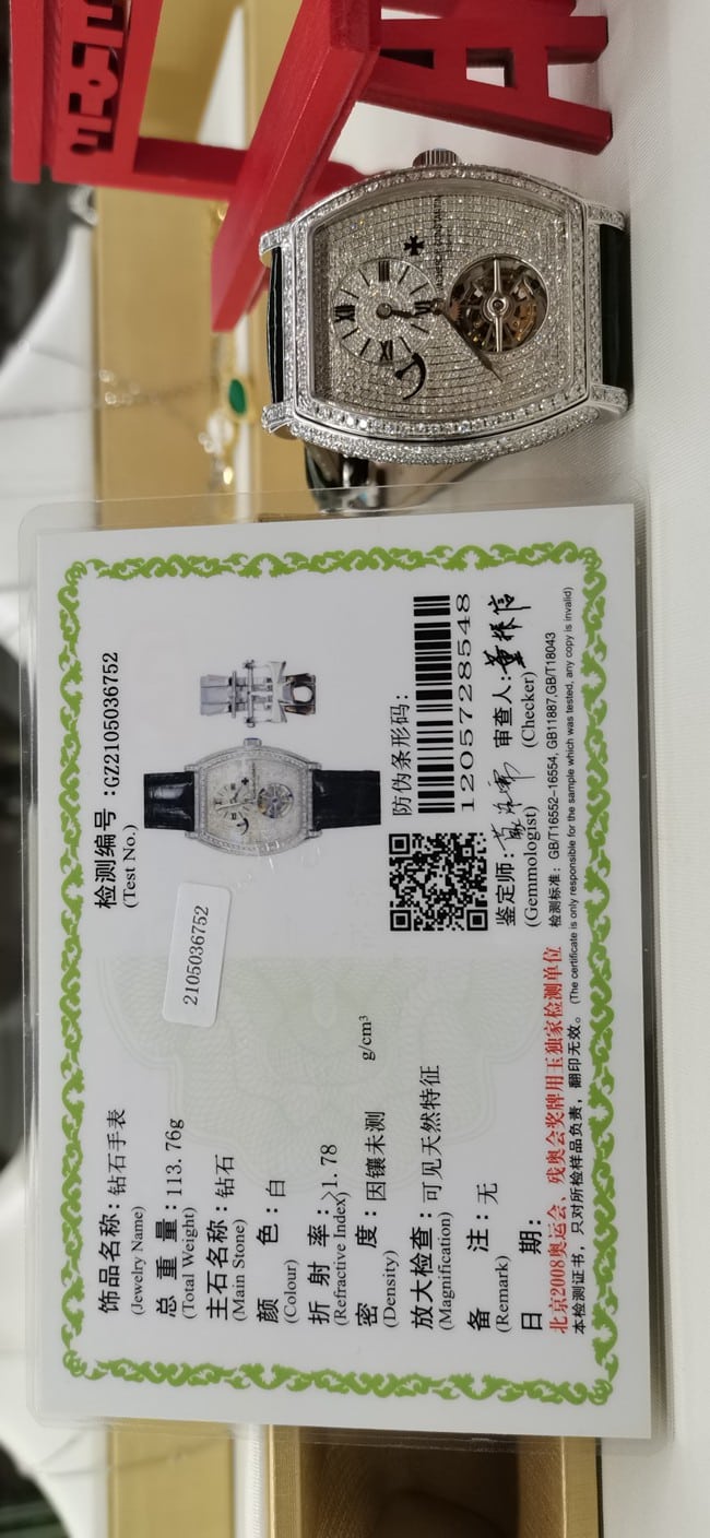 顶级复刻手表江诗丹顿男士白盘绿带酒桶型系列手动机械陀飞轮真金真钻皮带手表资料图