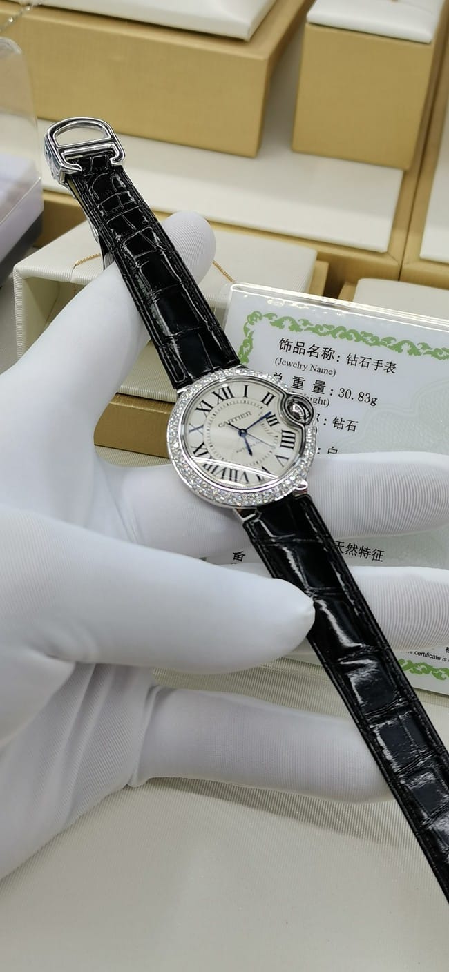 顶级复刻手表卡地亚女士白盘黑带蓝气球系列真金真钻全自动机械手表正面图