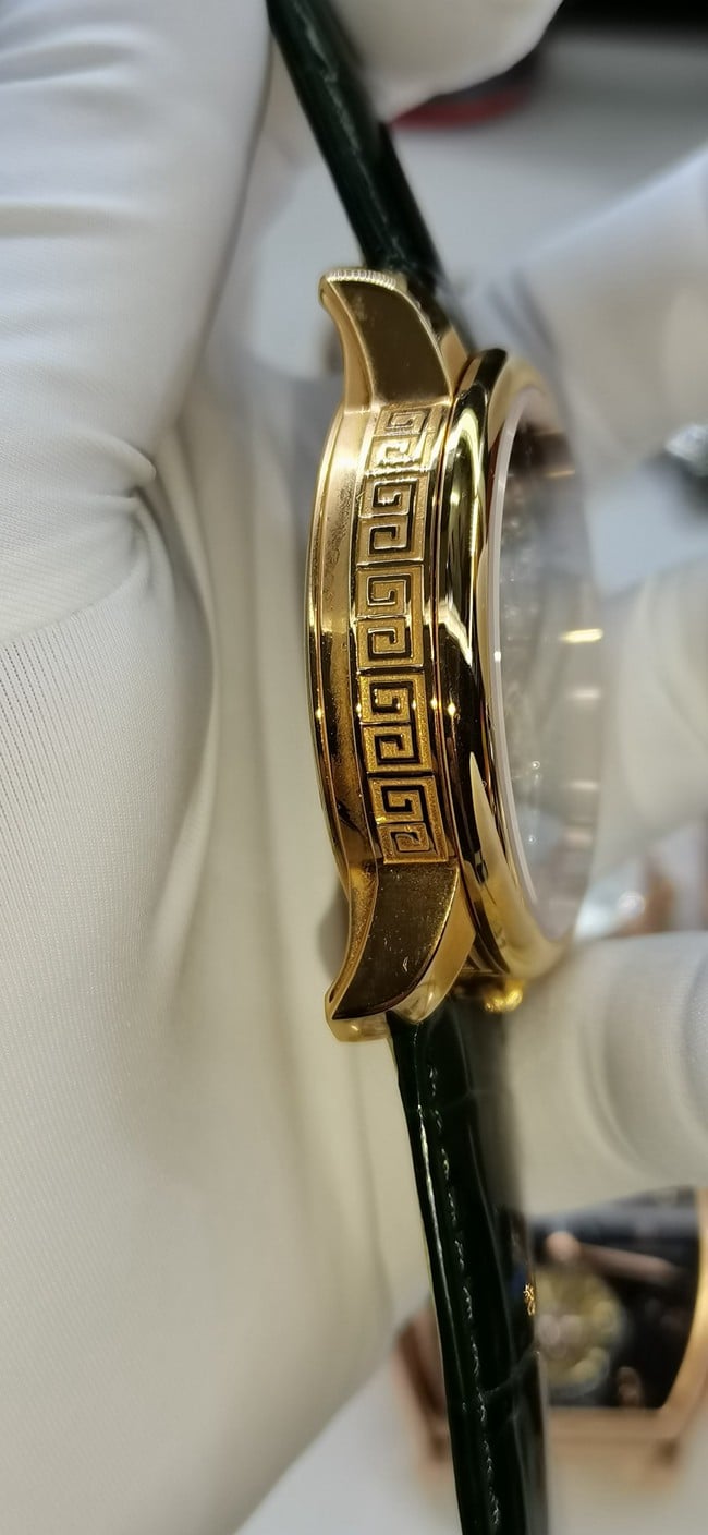 顶级复刻手表江诗丹顿男款黑盘绿带陀飞轮机械皮带手表表扣图