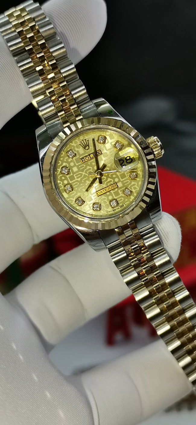 顶级复刻手表劳力士女士金盘间金带星期日志型真金真钻情侣手表正面图