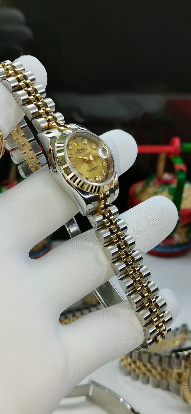 劳力士顶级复刻手表全自动机械真金真钻女士金盘金带日志型手表细节图