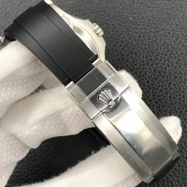 EW厂顶级复刻手表劳力士男士黑盘橡胶带游艇名仕型42系列自动机械手表表扣图